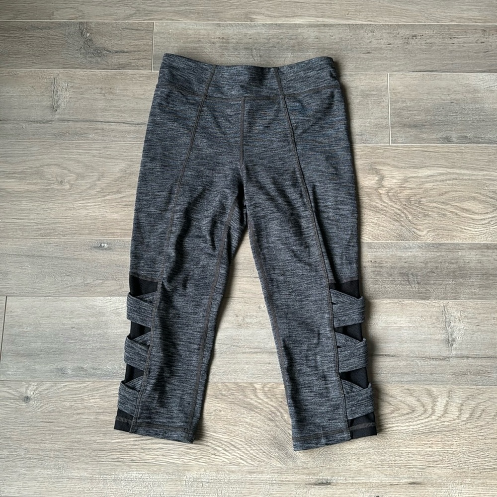 SizeM(8-10) Athleta girl capri